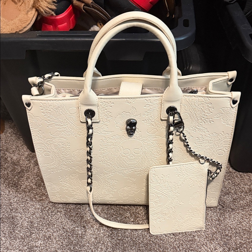 Betsey Johnson Rare 2024 Cream Skull Purse